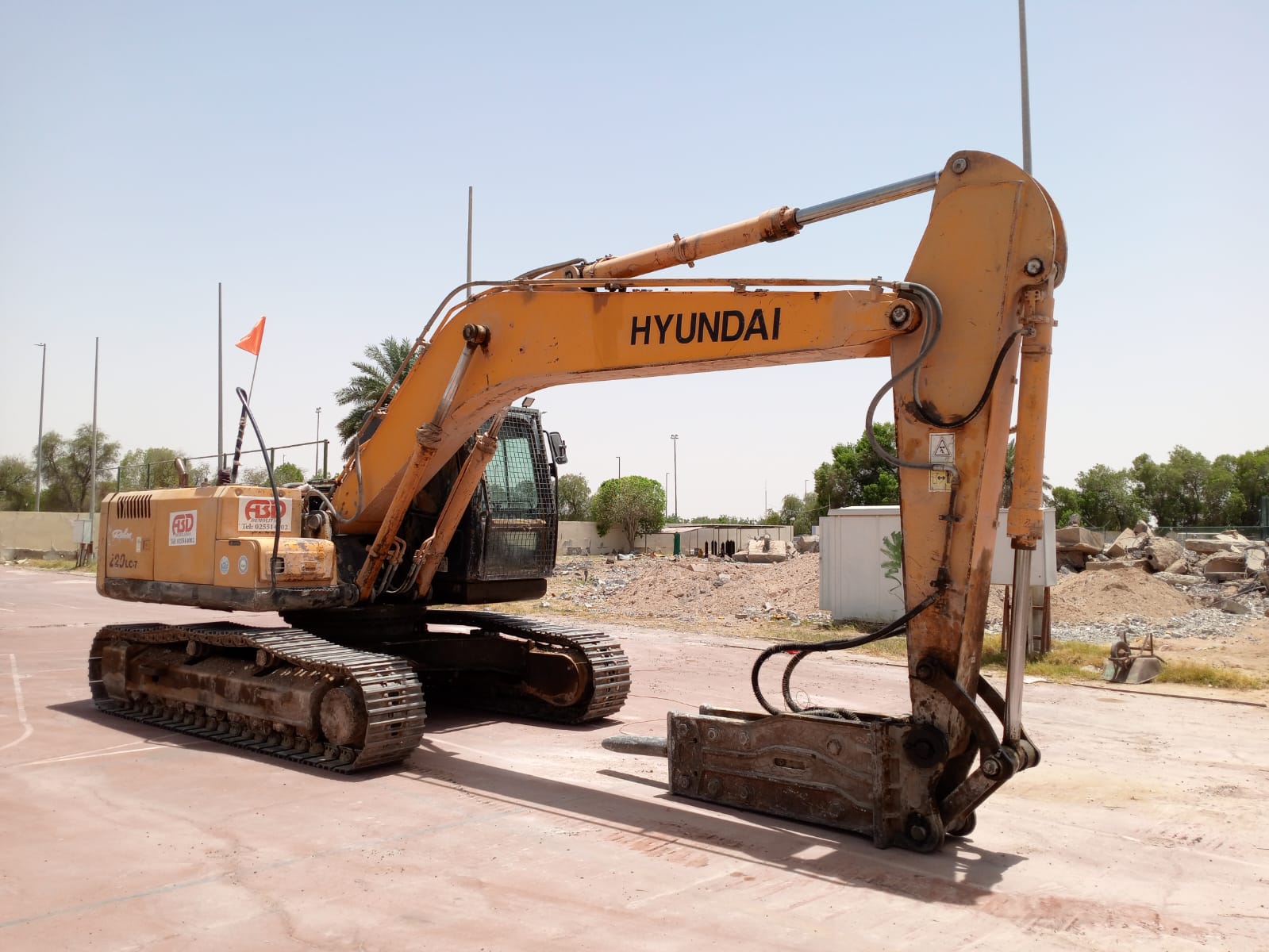 Hyundai Robex 220 LC excavator